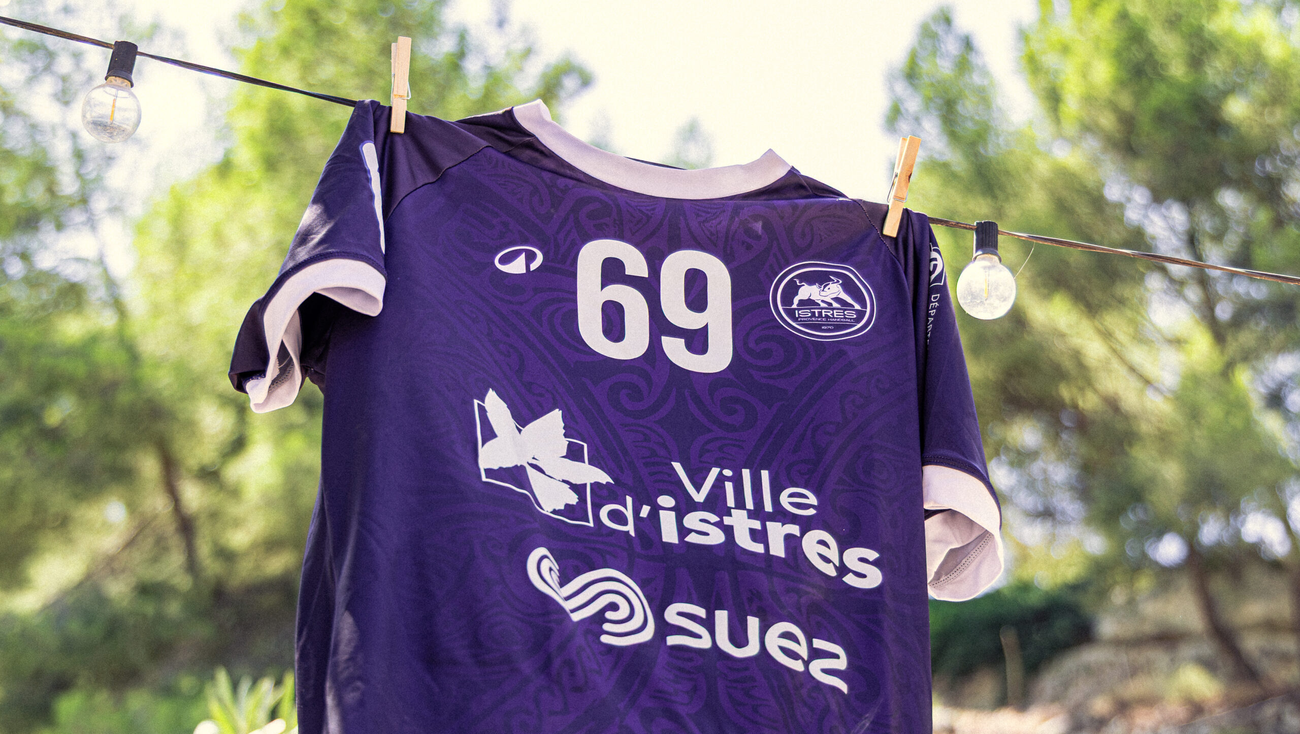 Nouveau Maillot 26-27 du Istres Provence Handball : Inspiré d’ailleurs, né ici