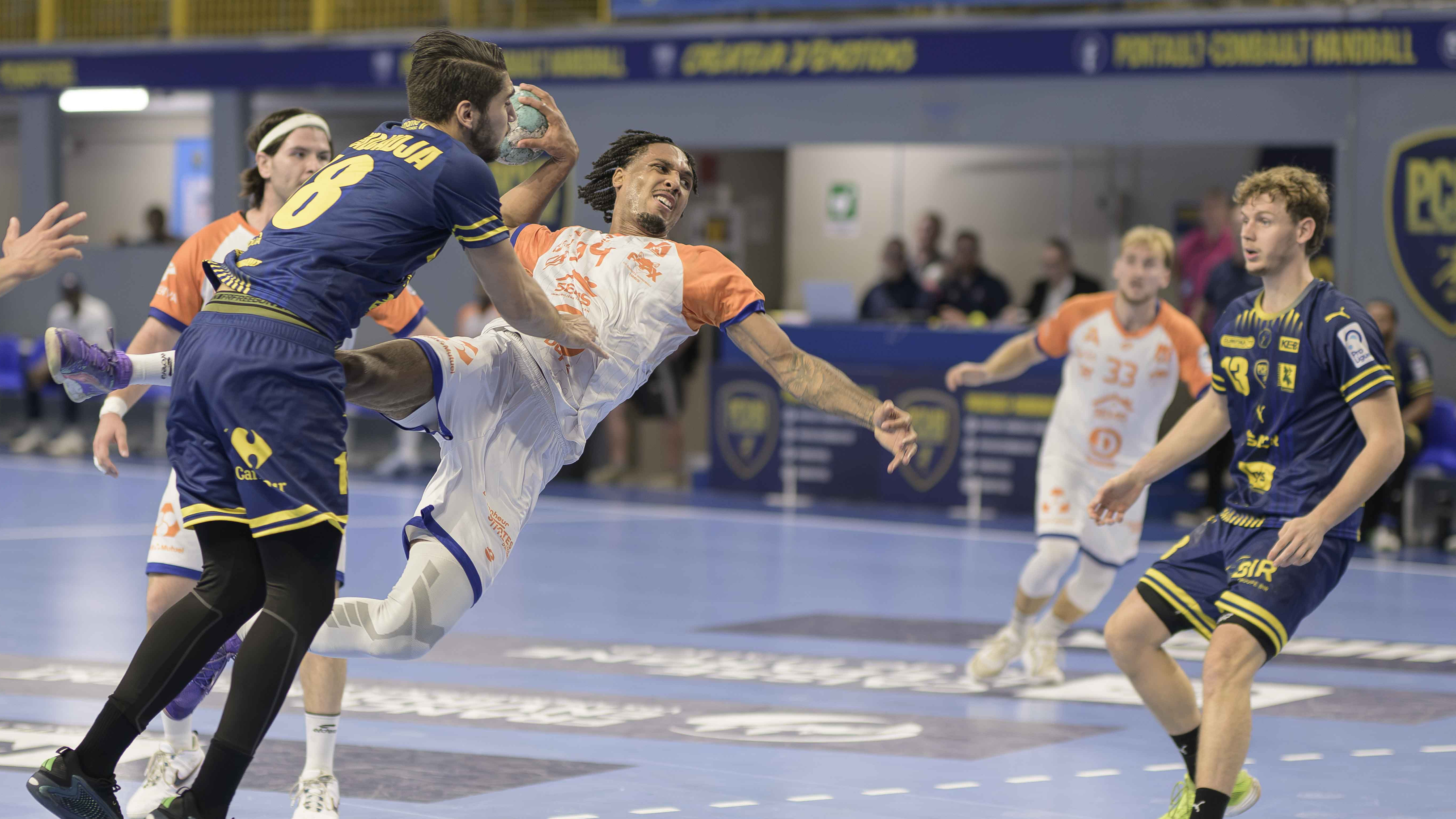 Cherbourg s'impose, Pau et Saintes décrochent le point bonus aux penalties